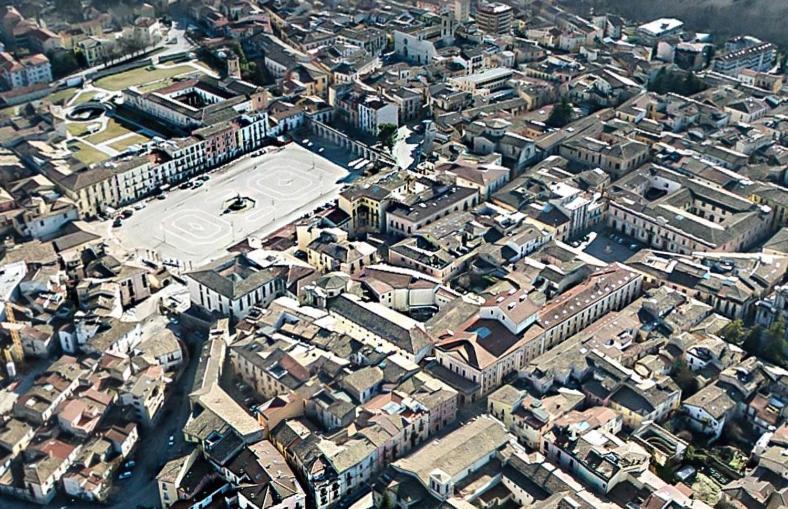 Dietro Piazza Maggiore Sulmona Exteriör bild