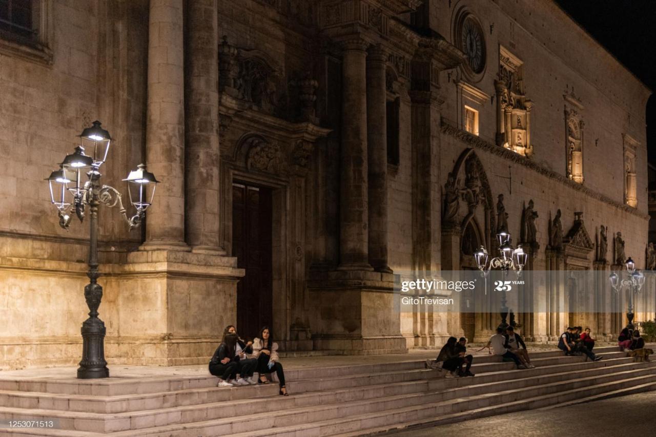 Dietro Piazza Maggiore Sulmona Exteriör bild