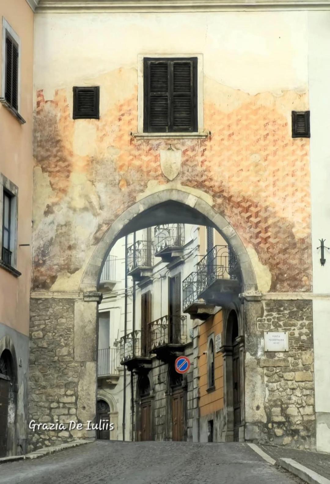 Dietro Piazza Maggiore Sulmona Exteriör bild