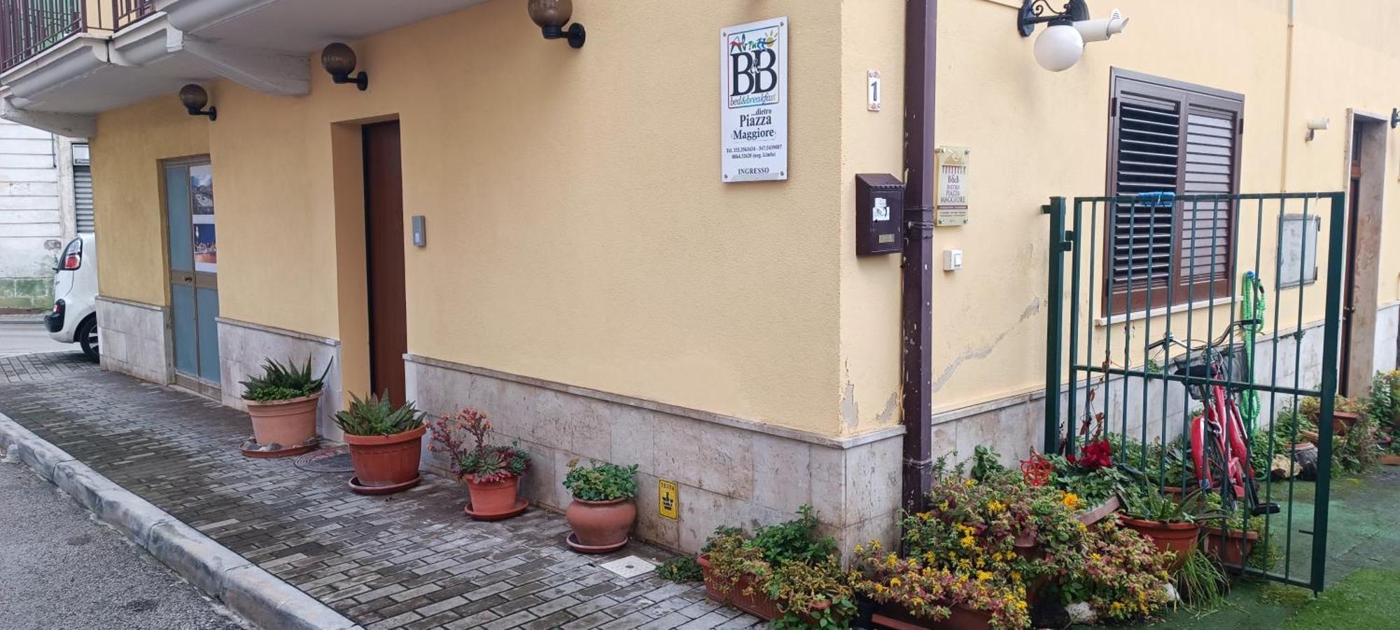 Dietro Piazza Maggiore Sulmona Exteriör bild