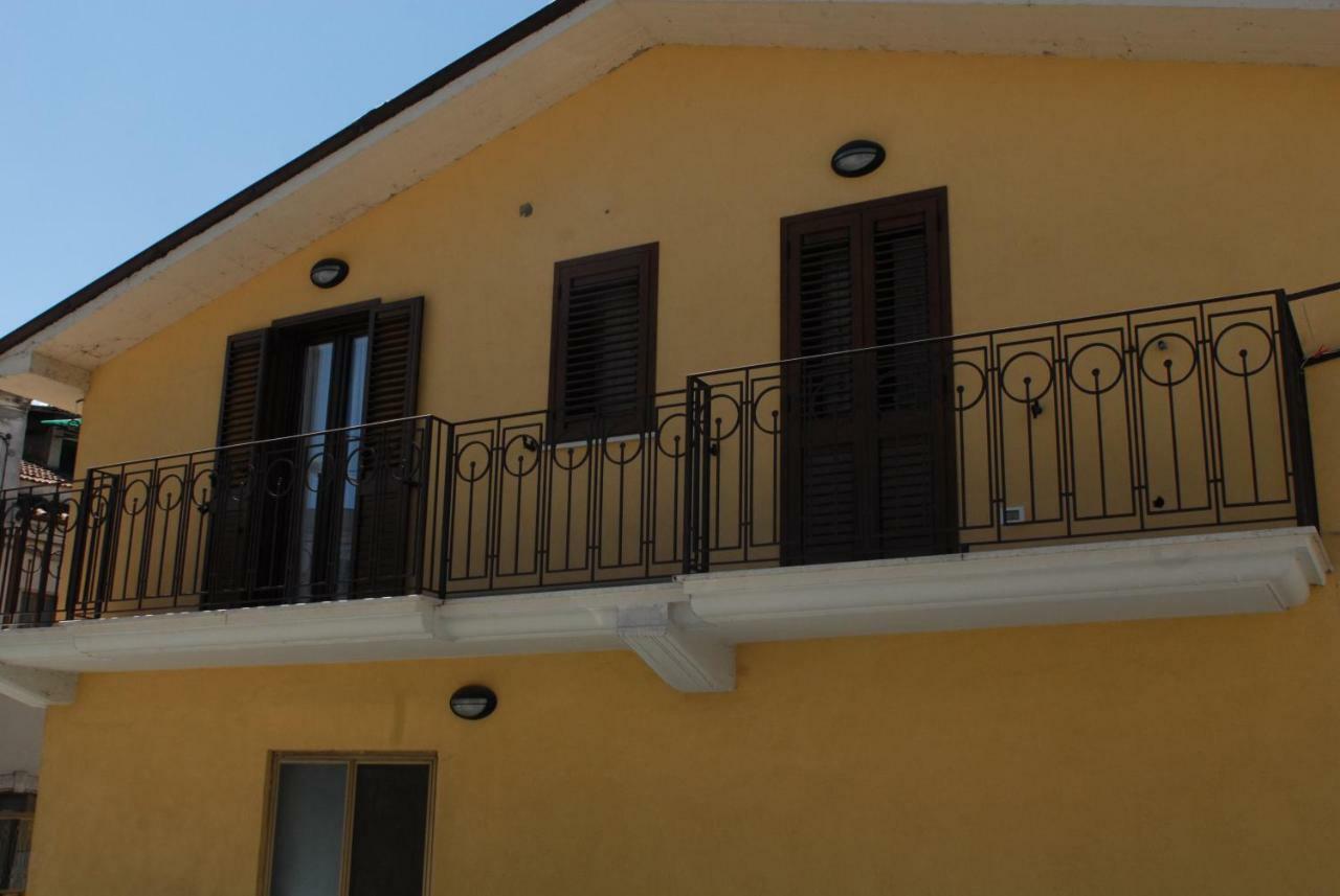Dietro Piazza Maggiore Sulmona Exteriör bild